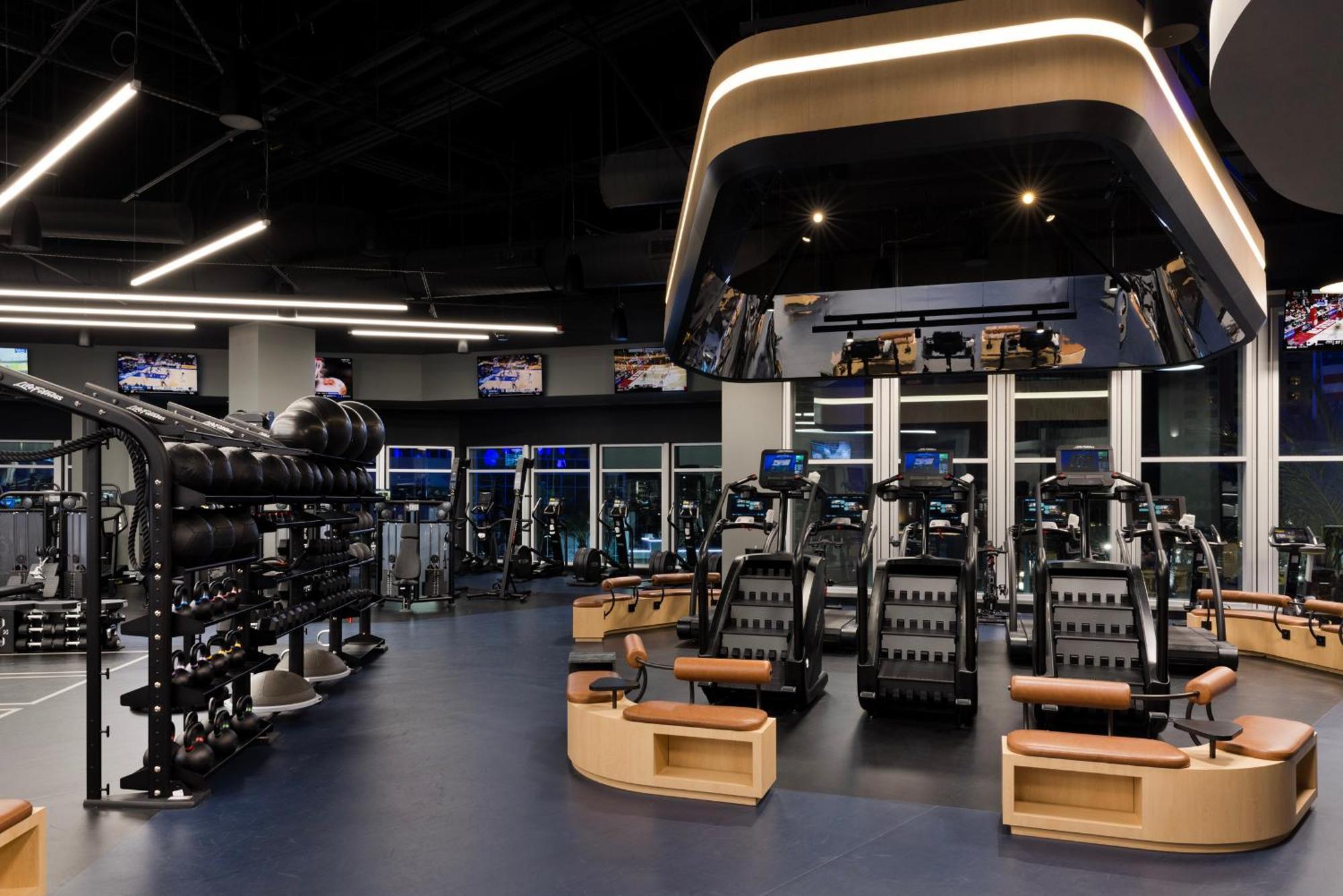 Fontainebleau 拉斯维加斯 外观 照片 The Fitness Center at the 2019 Texas Longhorn Center