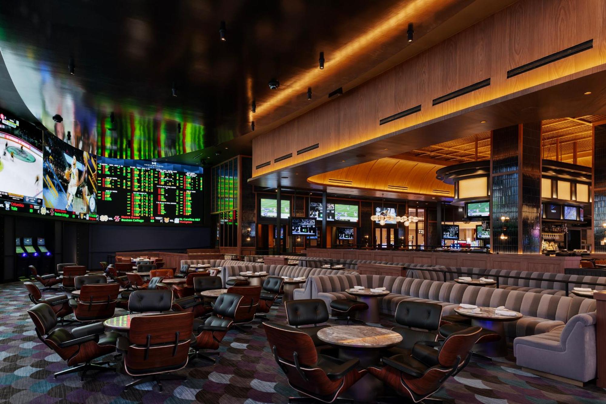 Fontainebleau 拉斯维加斯 外观 照片 The interior of a typical sports bar