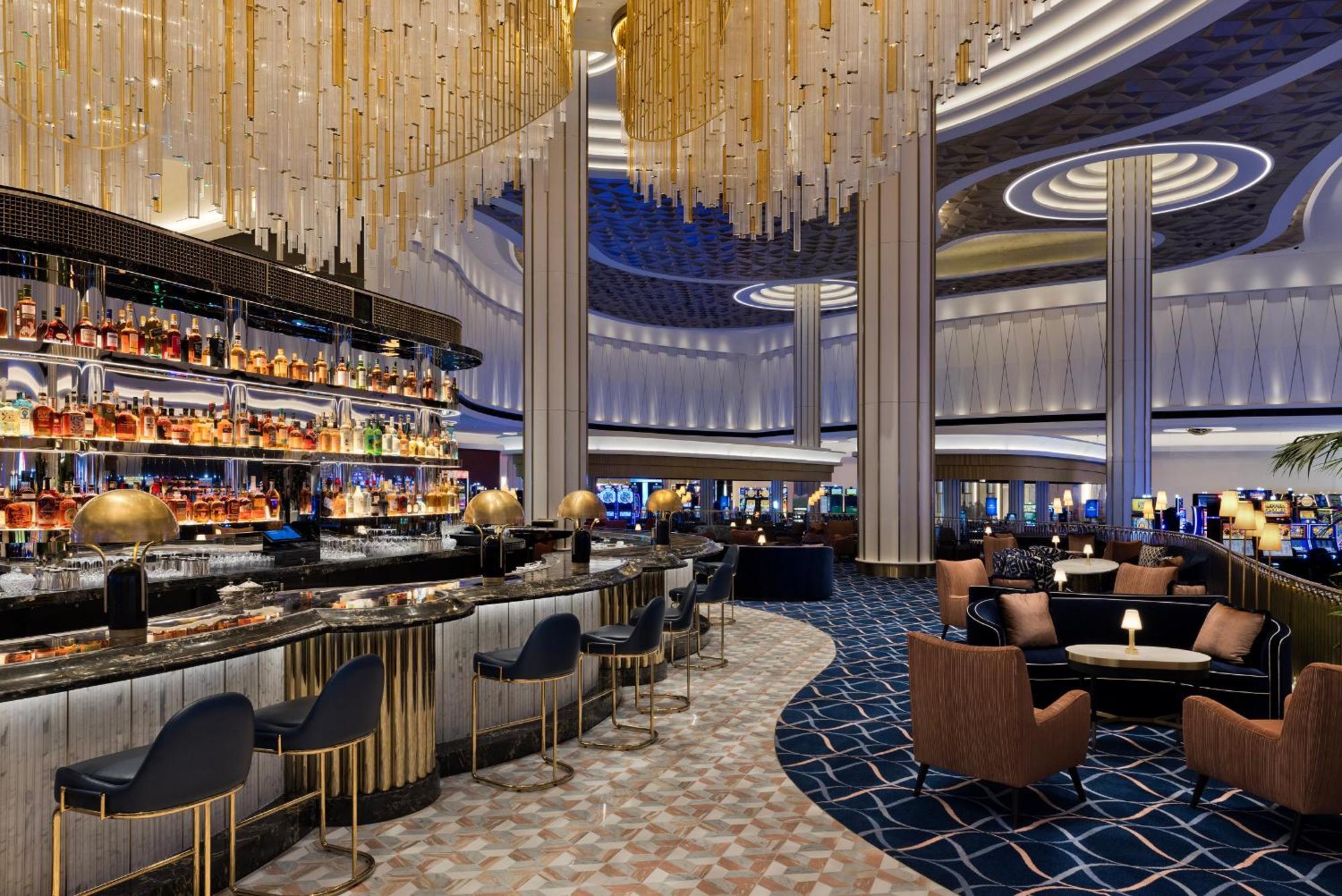 Fontainebleau 拉斯维加斯 外观 照片 The bar at the Crown Hotel
