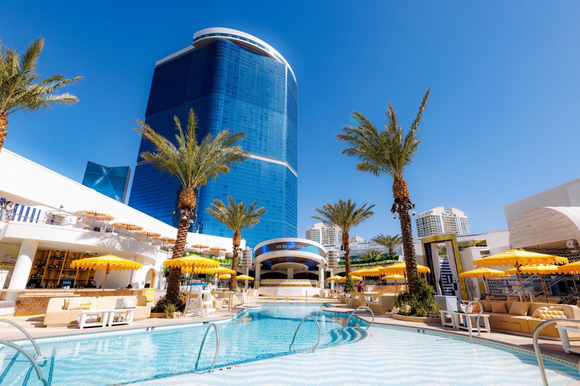 Fontainebleau 拉斯维加斯 外观 照片 The pool at the Wynn